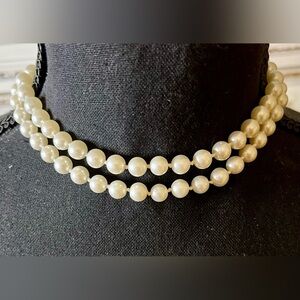 Elegant Cream Faux Pearl Necklace Knotted VTG 1960’s Dainty Demure Formal Classy